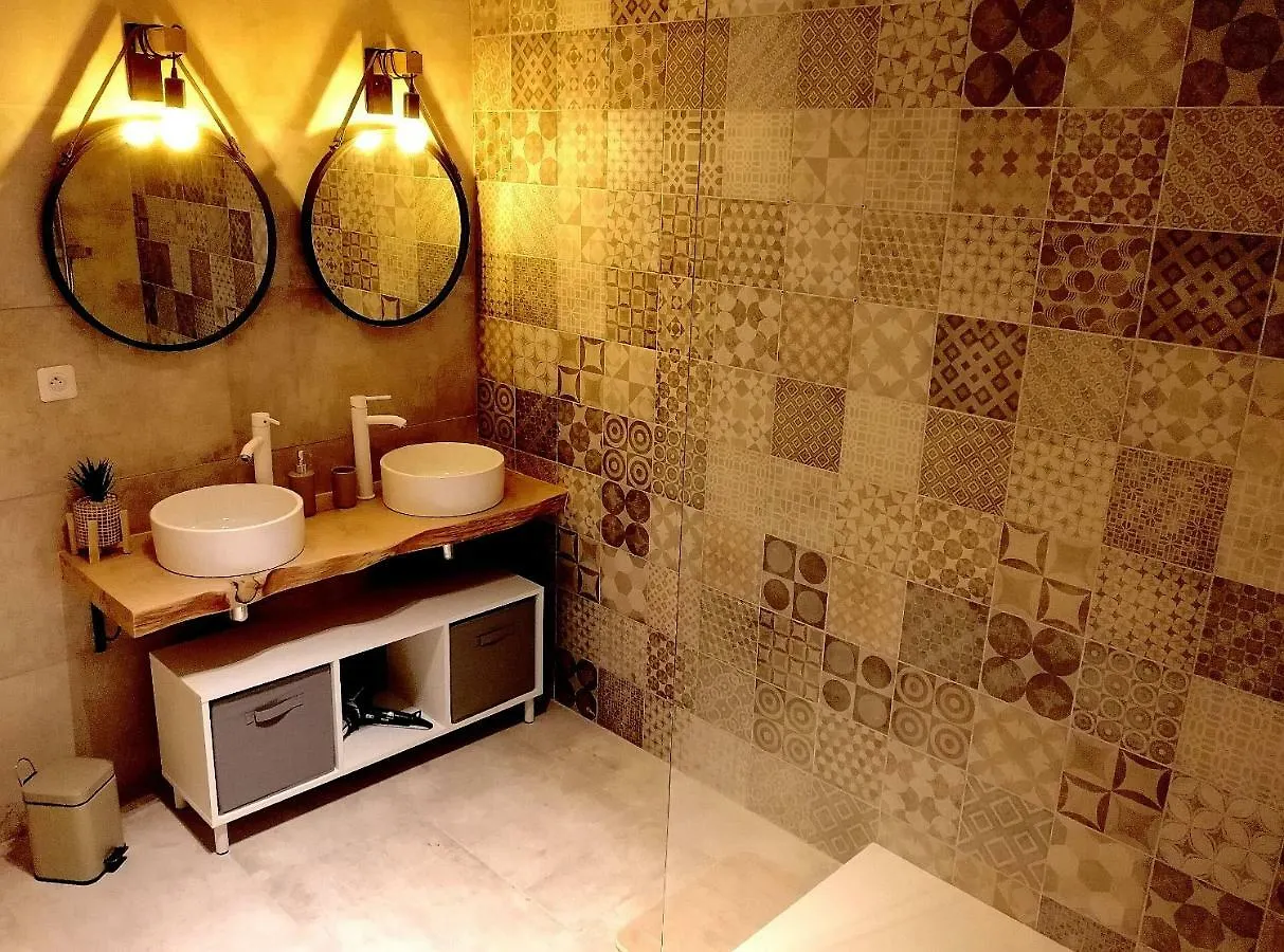 Loft Romantique avec Spa Privatif - Noctambulles Hyères 0*,